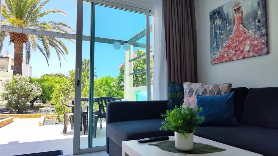 Living room, Garden view
