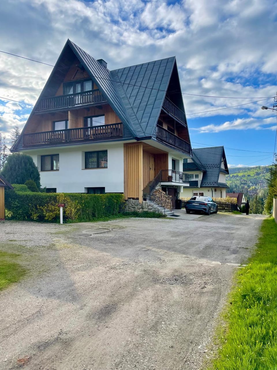 Property building, Spring, Day, Neighbourhood, Natural landscape, Mountain view, Parking