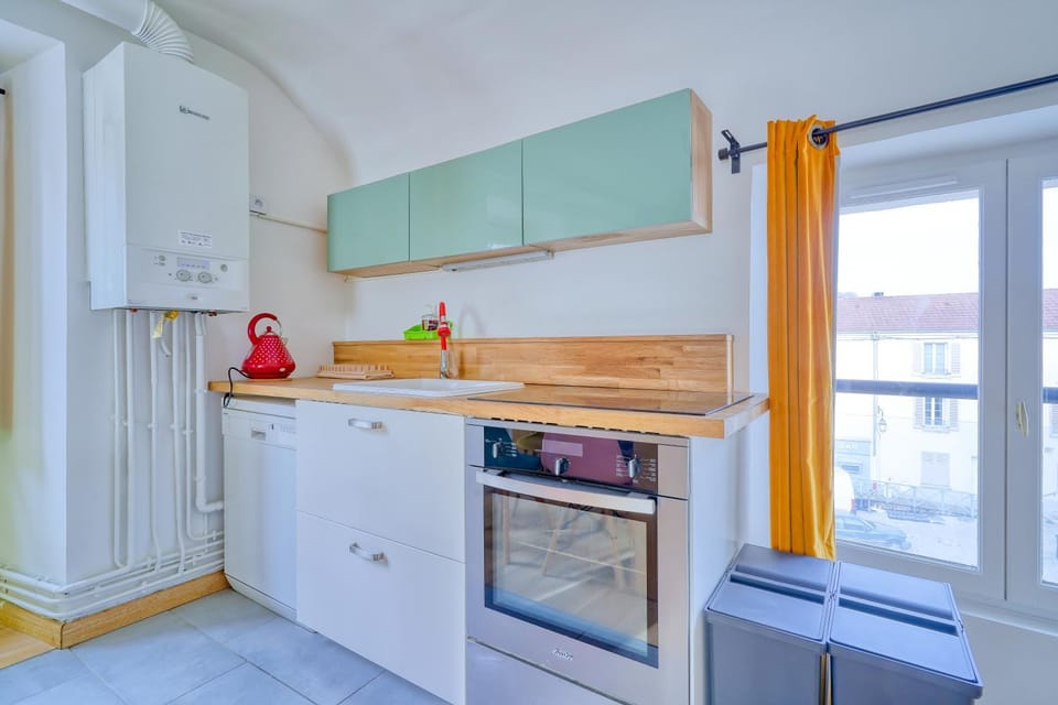 Kitchen or kitchenette, dishwasher, oven, stove