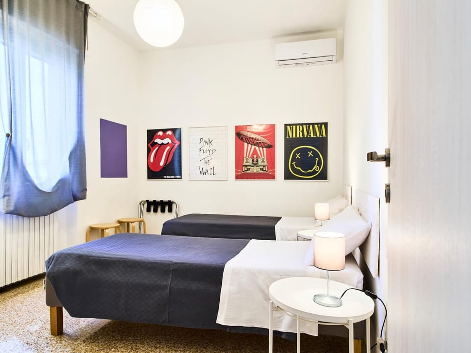 Bed, Photo of the whole room, Bedroom, wardrobe, air conditioner