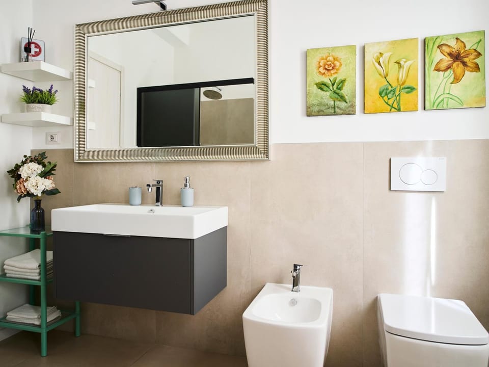Toilet, Bathroom, bidet, towels