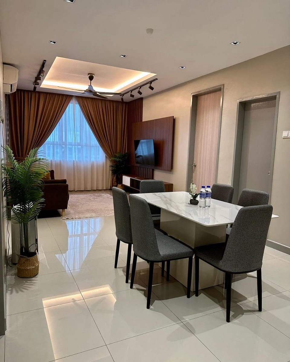 TV and multimedia, Living room, Seating area, Dining area