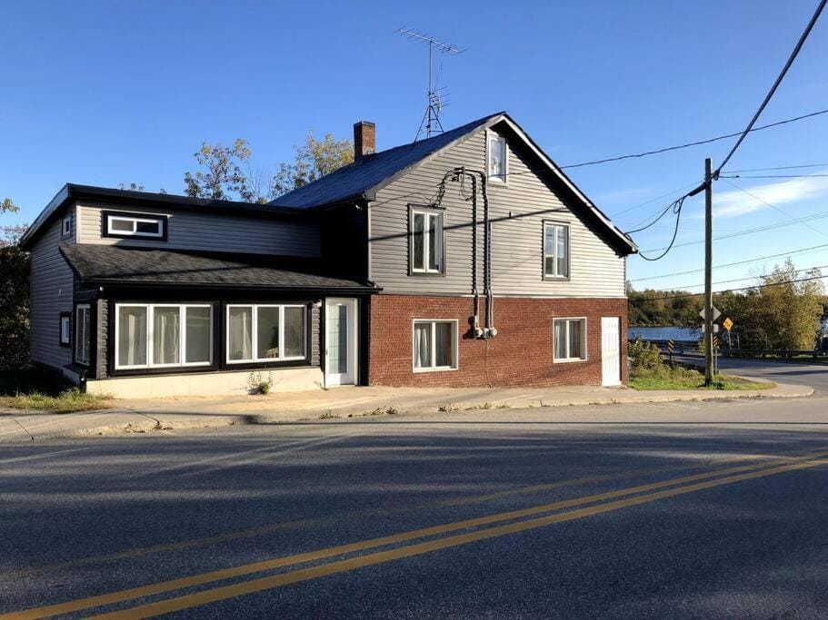 La cachette de la rivière au saumon et spa House in Quebec