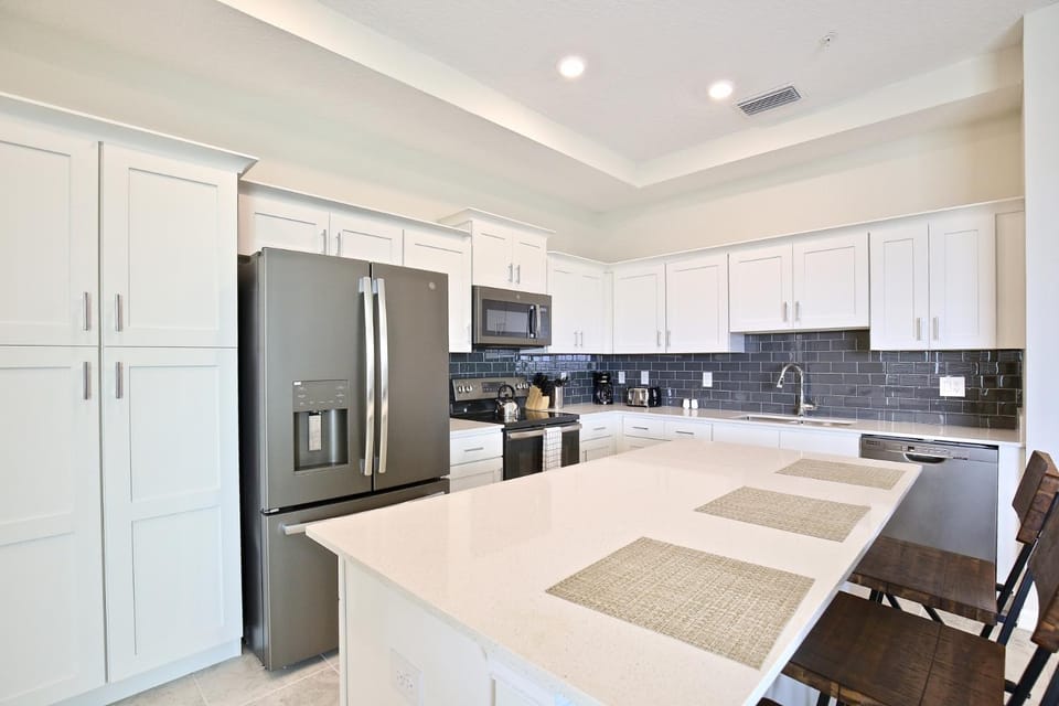 Kitchen or kitchenette, Dining area, minibar, pet friendly, stove, toaster