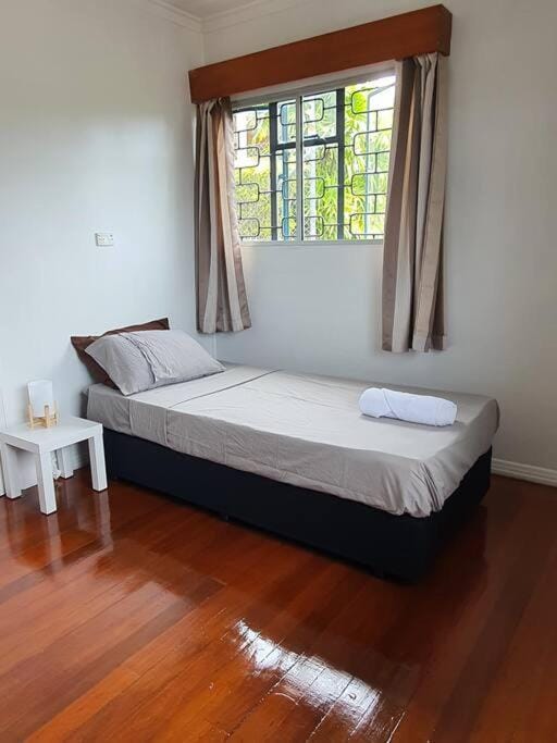 Spacious 4-bdrm fully self-contained WIFI, Parking Apartment in Suva