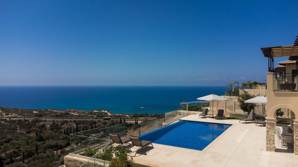 Property building, Balcony/Terrace, Seating area, Pool view, Sea view, Swimming pool, Swimming pool, sunbed