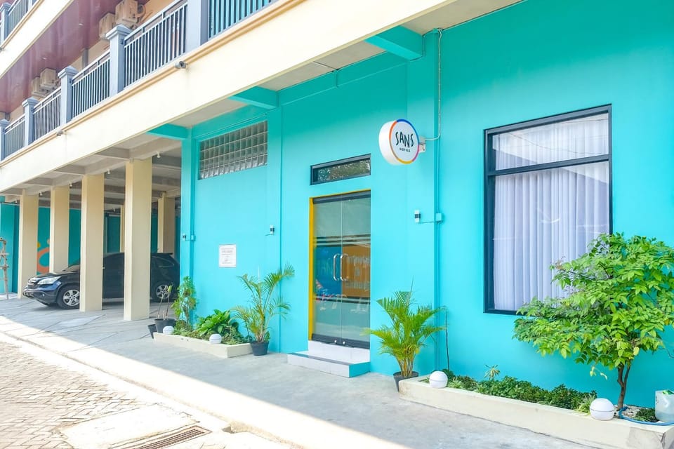 Facade/entrance