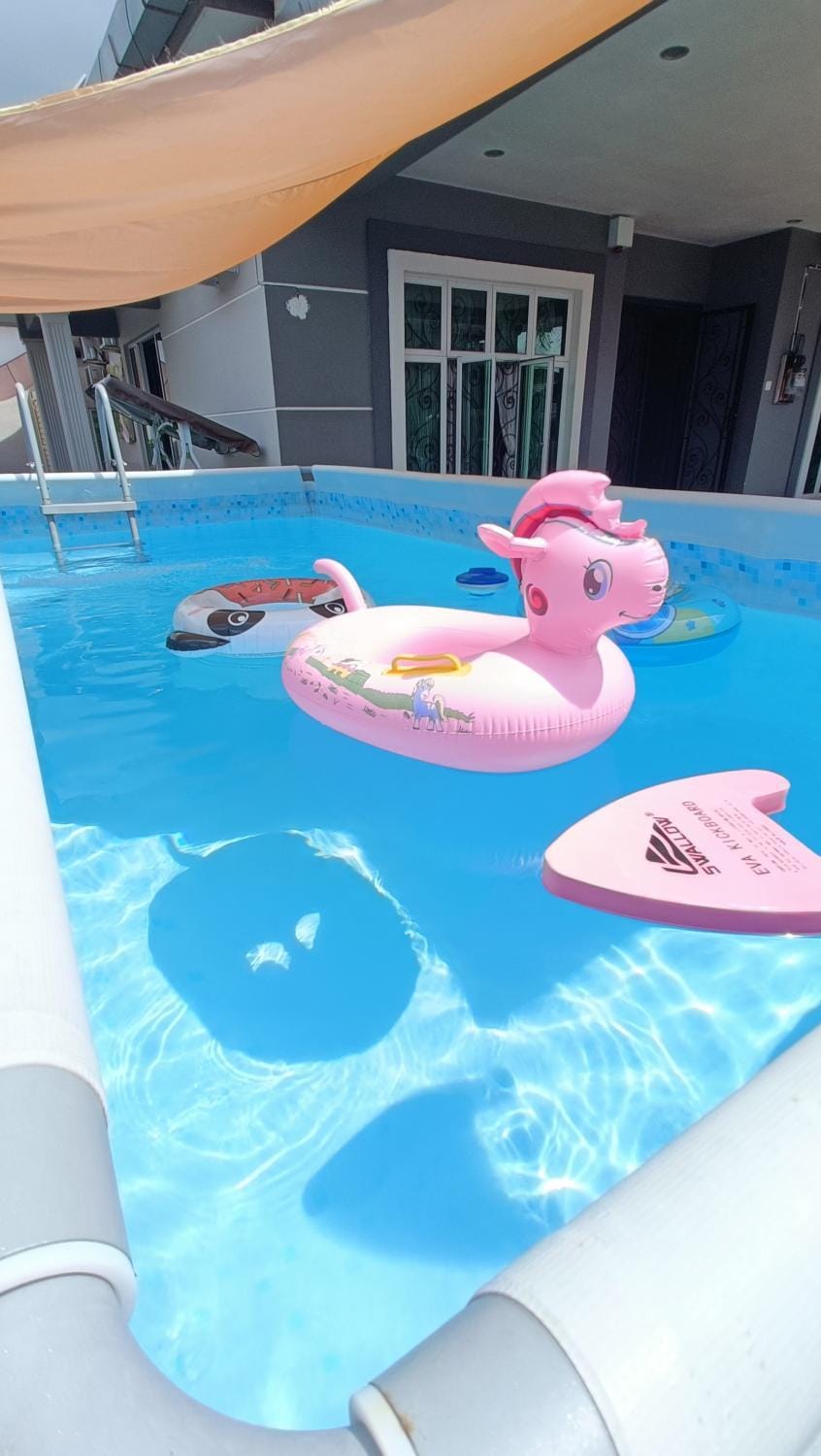 Melaka Homestay with pool 4BR Semi-D,BBQ,KTV,Billiard 15pax DeStarryVilla House in Malacca