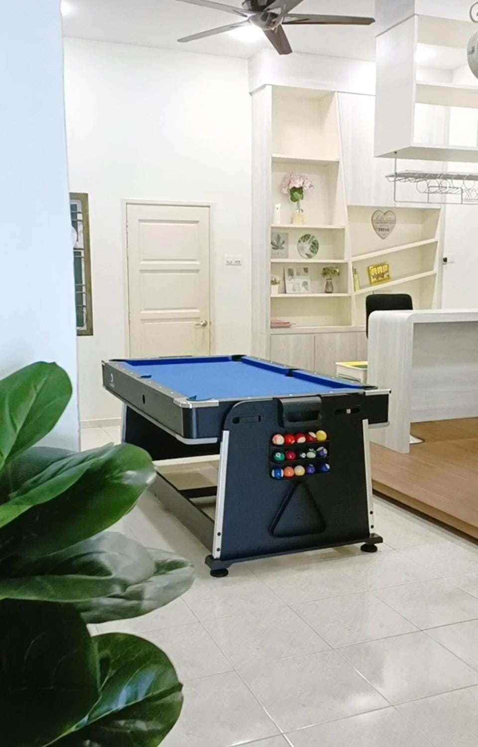Billiard, Game Room