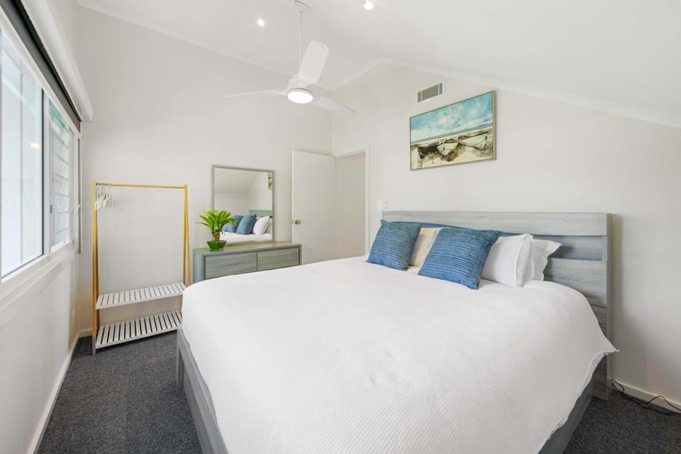 Bed, Bedroom, wardrobe