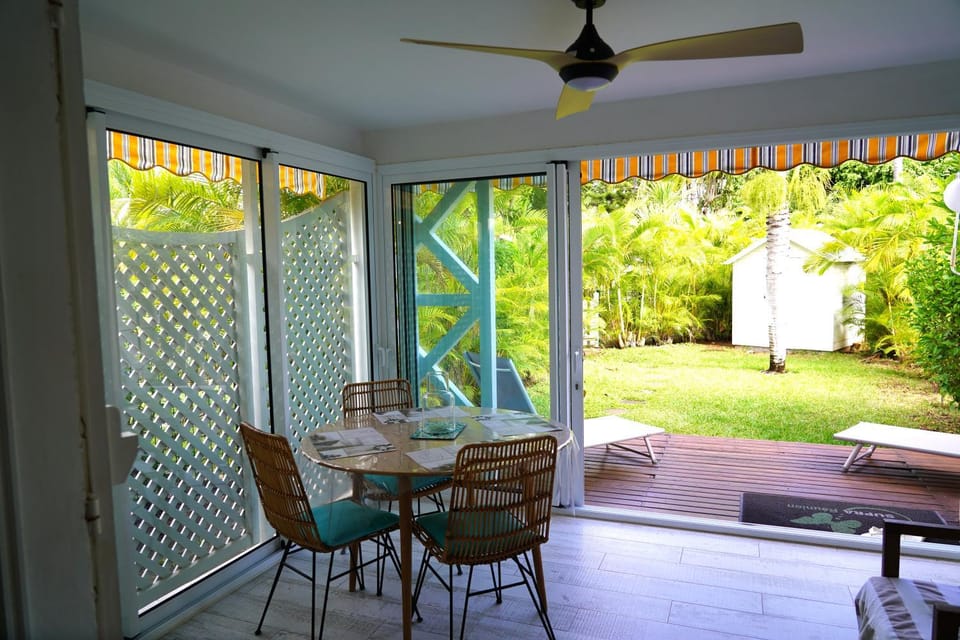 Patio, Seating area, Dining area, Garden view