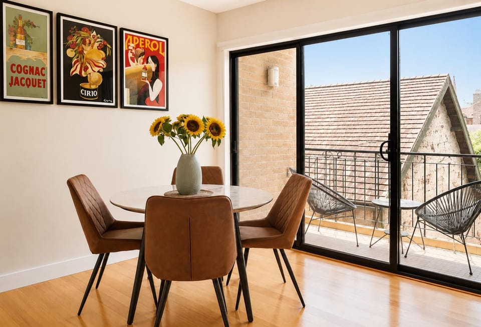 Rooftops on HenryCentre of West End Cafes Apartment in Perth
