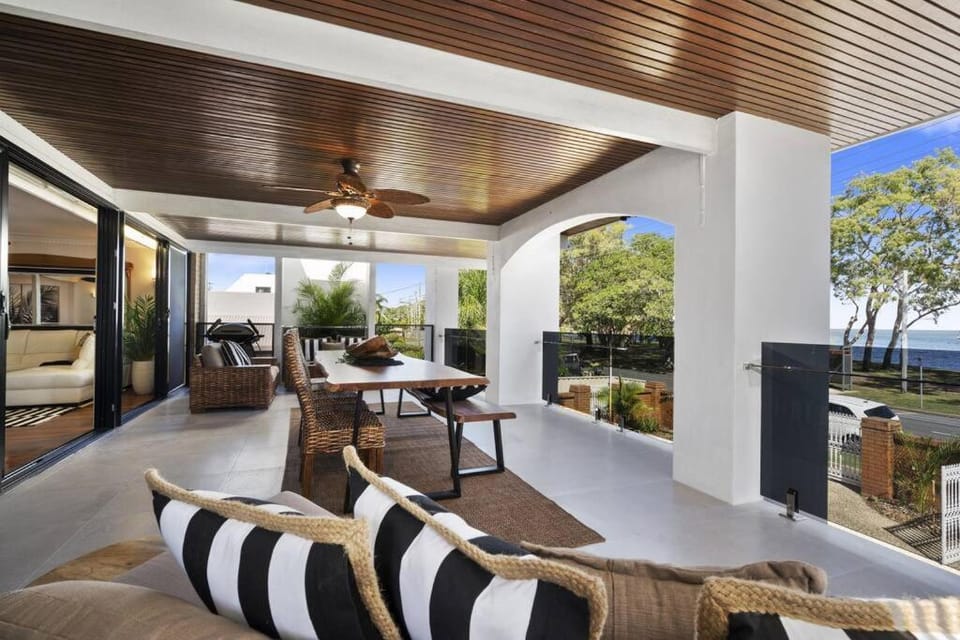 'The Beach House' House in Sandstone Point