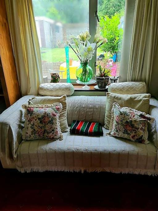 Restaurant/places to eat, Living room, Seating area, Internal: Not applicable to any particular room