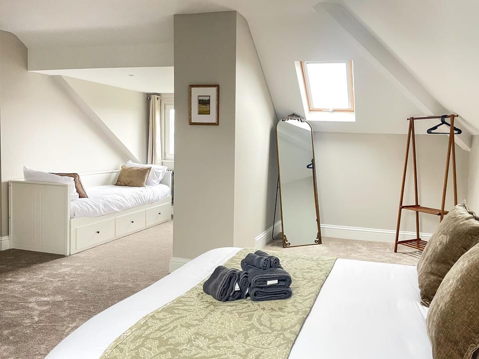 Bed, Bedroom, towels, wardrobe