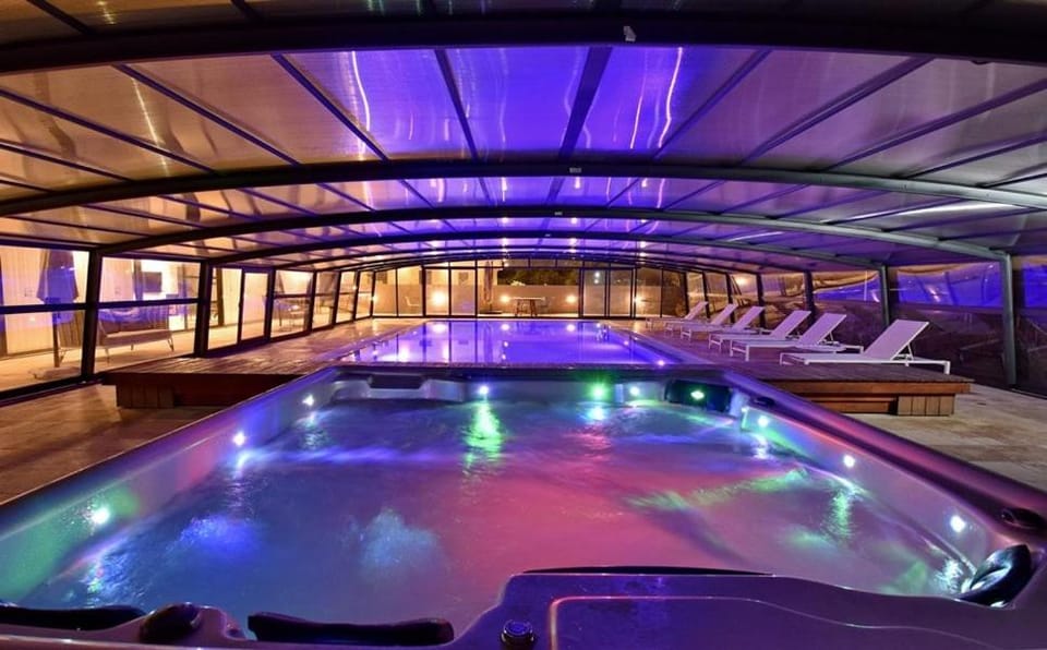 Hot Tub, Swimming pool