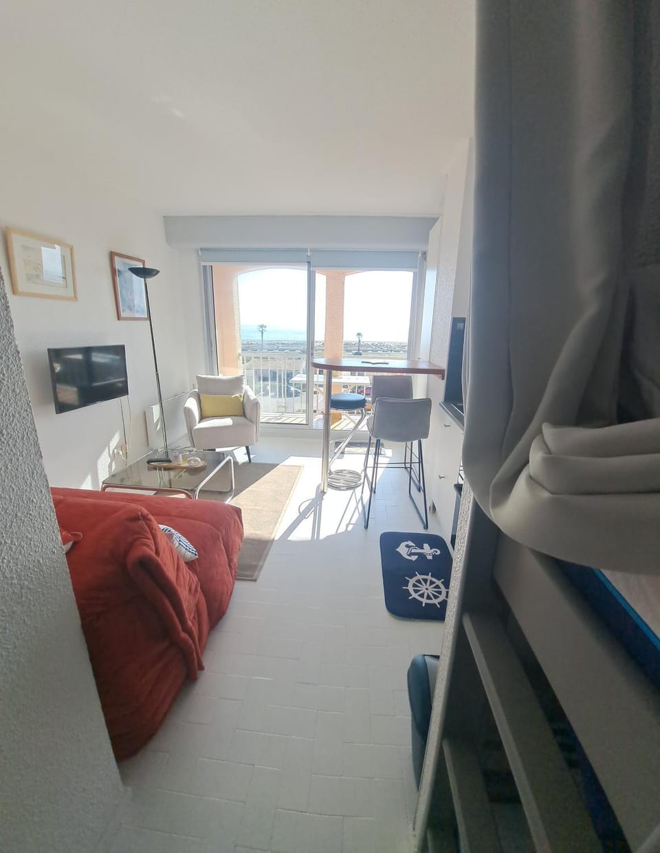 Coeur de village au Barcarès vue mer exceptionnelle studio 4 couchages piscine parking libre jusqu' au 30 septembre Apartment in Le Barcarès