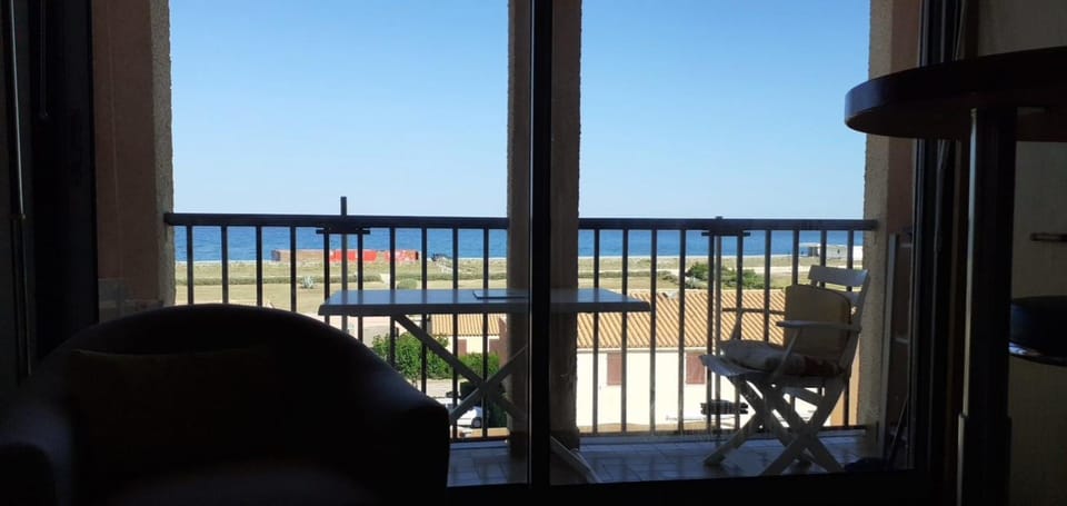 Centre du village au Barcarès vue mer imprenable studio 4 couchages piscine parking libre 21 août au 31 août Apartment in Le Barcarès