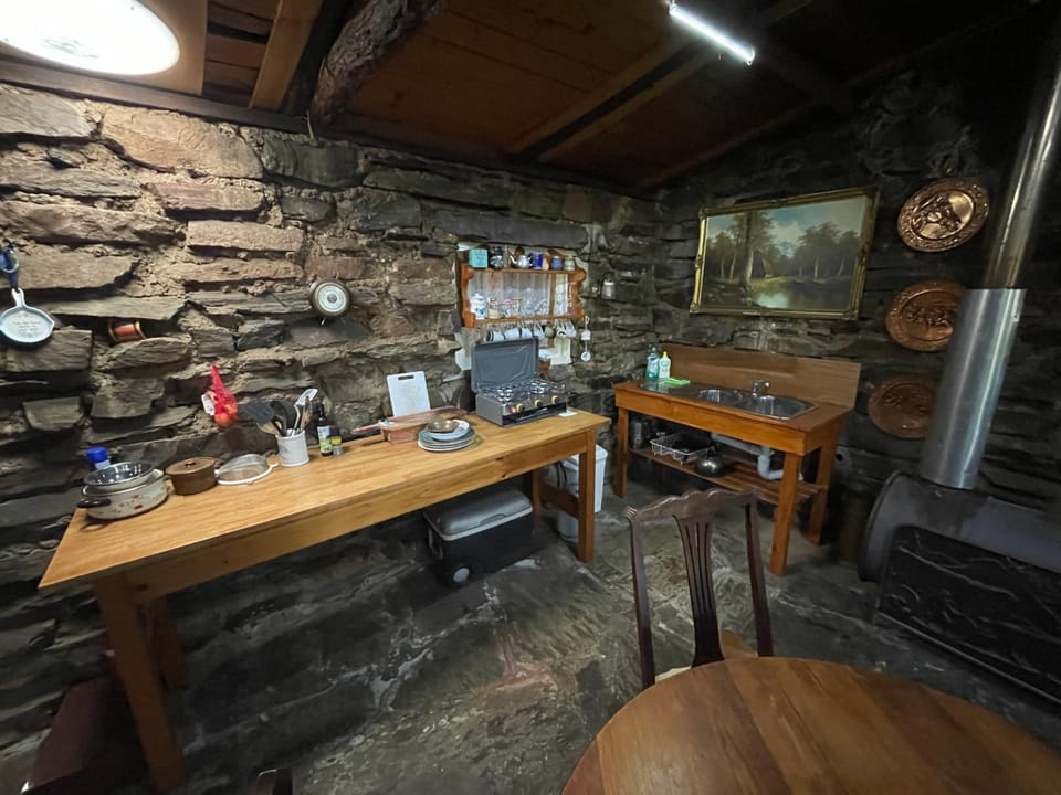 Rustic miners cabin Cabin in Victoria