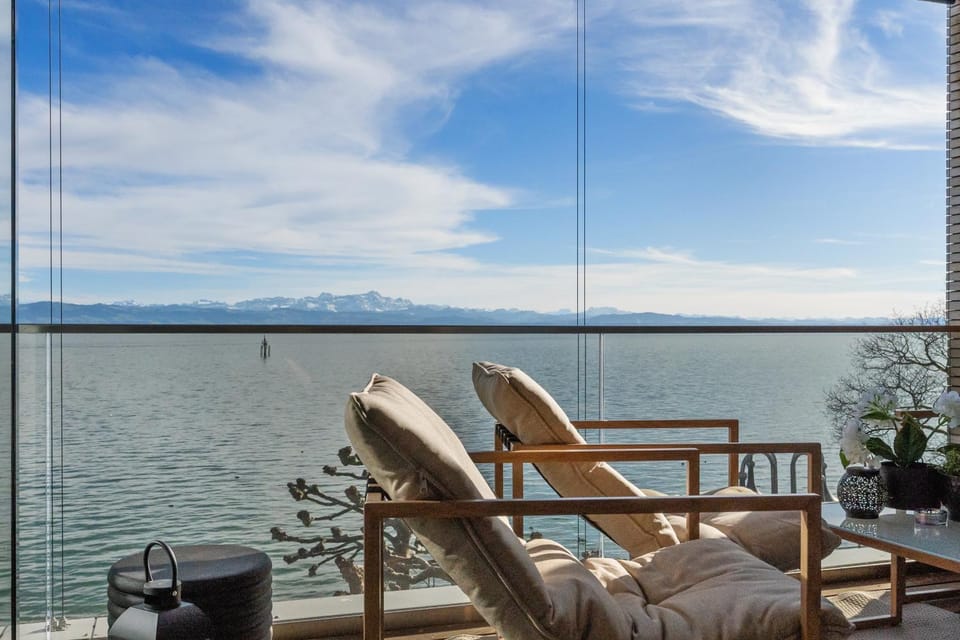 Lake view, sunbed