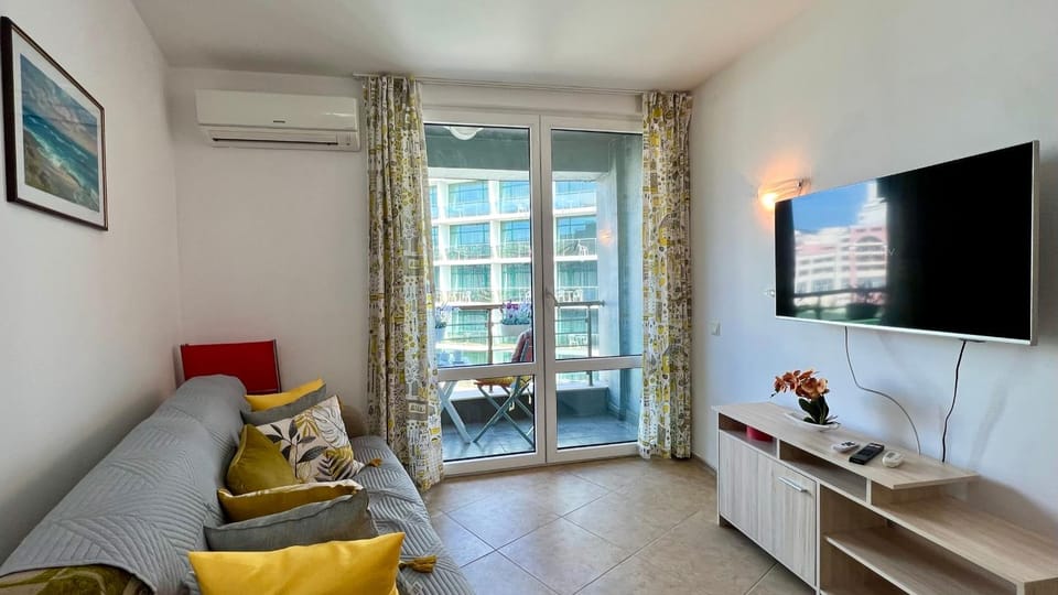 Communal lounge/ TV room, TV and multimedia