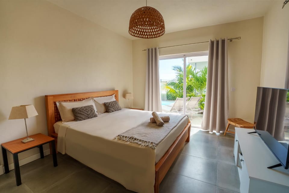 Bed, TV and multimedia, Bedroom, air conditioner