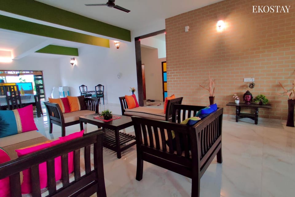 Patio, Living room, Seating area, Dining area