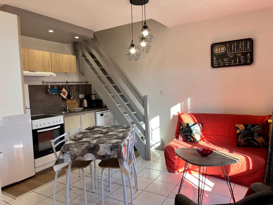 Living room, Dining area