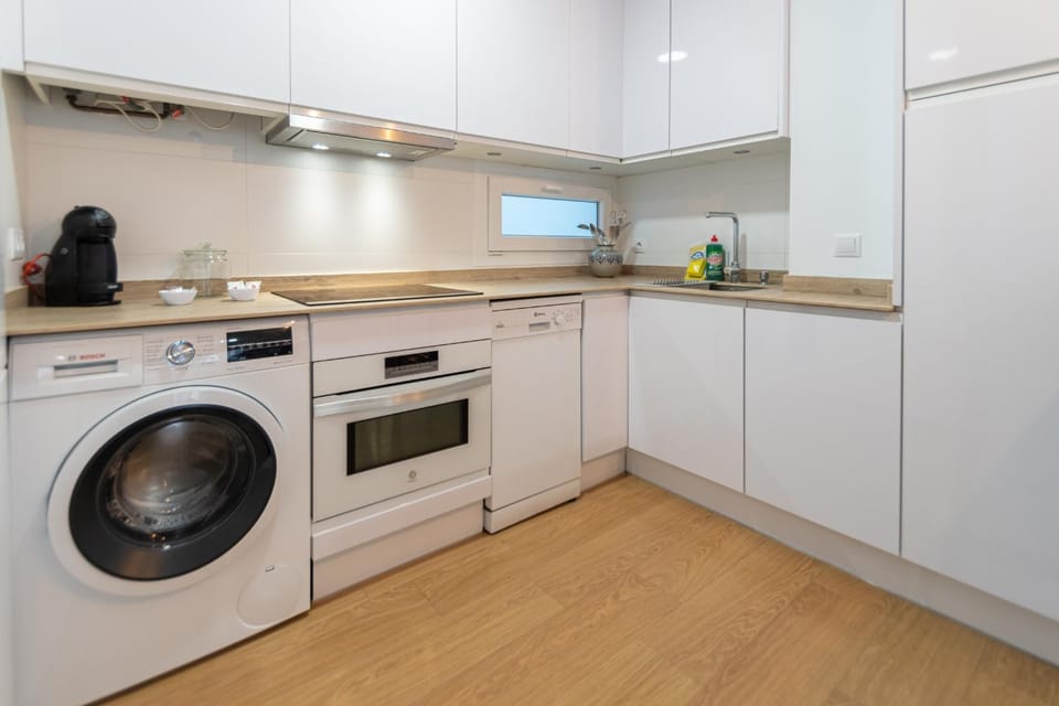 Kitchen or kitchenette, dishwasher, pet friendly, stove, washing machine