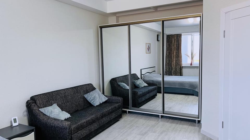 Bed, Photo of the whole room, Seating area, wardrobe