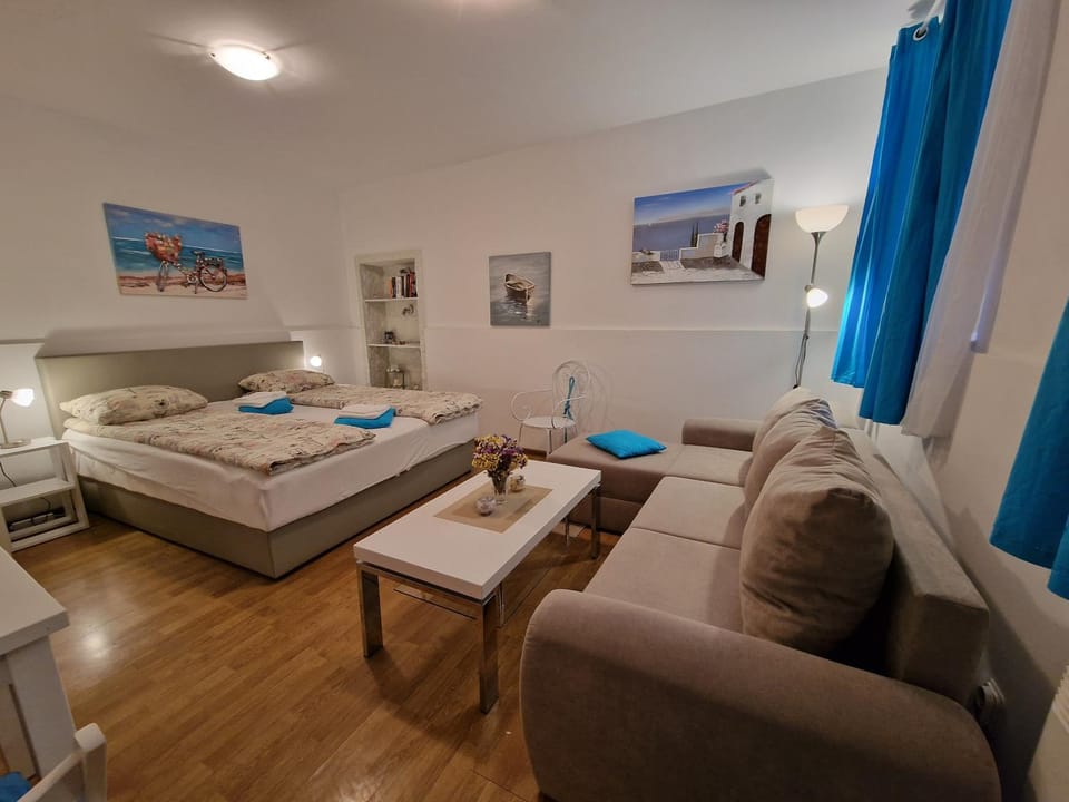 Bed, Living room, Photo of the whole room, Seating area, Bedroom