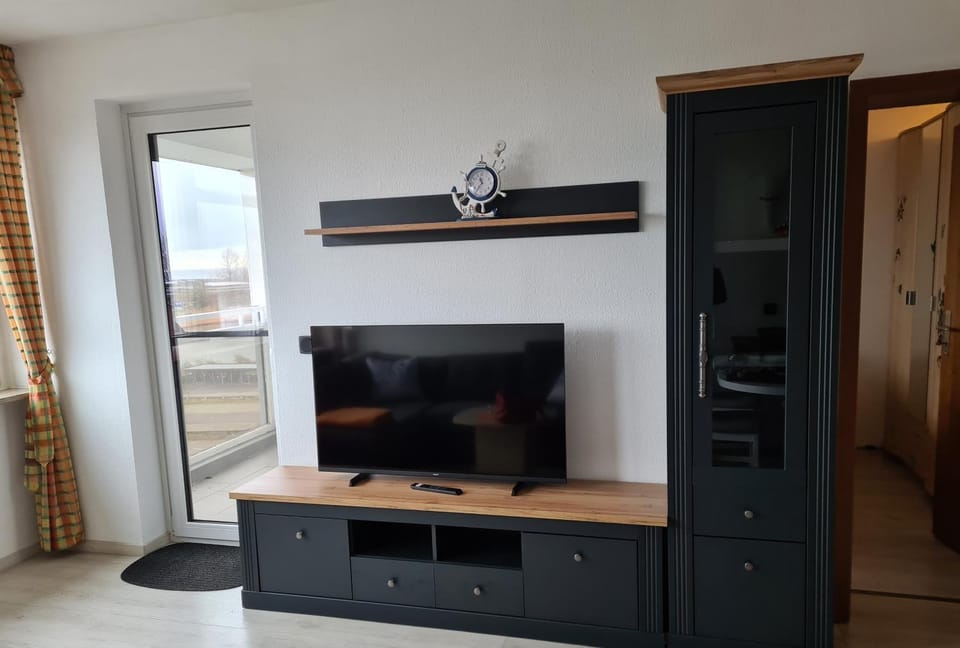 Communal lounge/ TV room, TV and multimedia, Living room