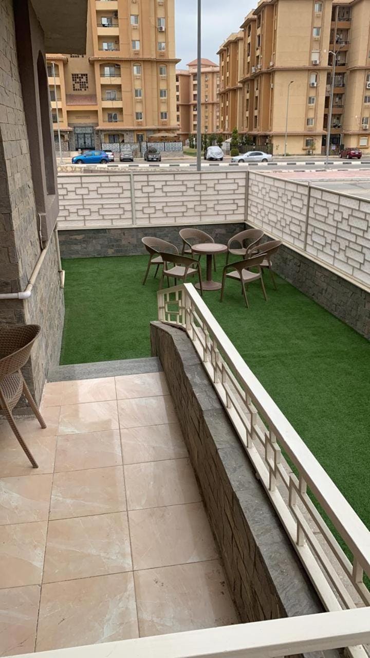 Lovely 3 bedroom ground floor flat. Private garden Apartment in New Cairo City