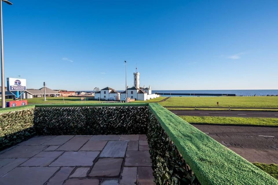 Sea View Luxury Apartment 3 bedrooms Free Parking - By Coast Apartments Apartment in Arbroath