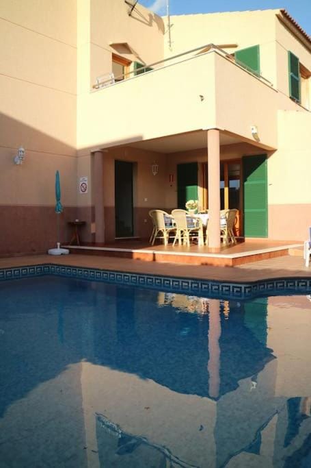 Property building, Patio, Day, Balcony/Terrace, Pool view, Swimming pool, Swimming pool, sunbed