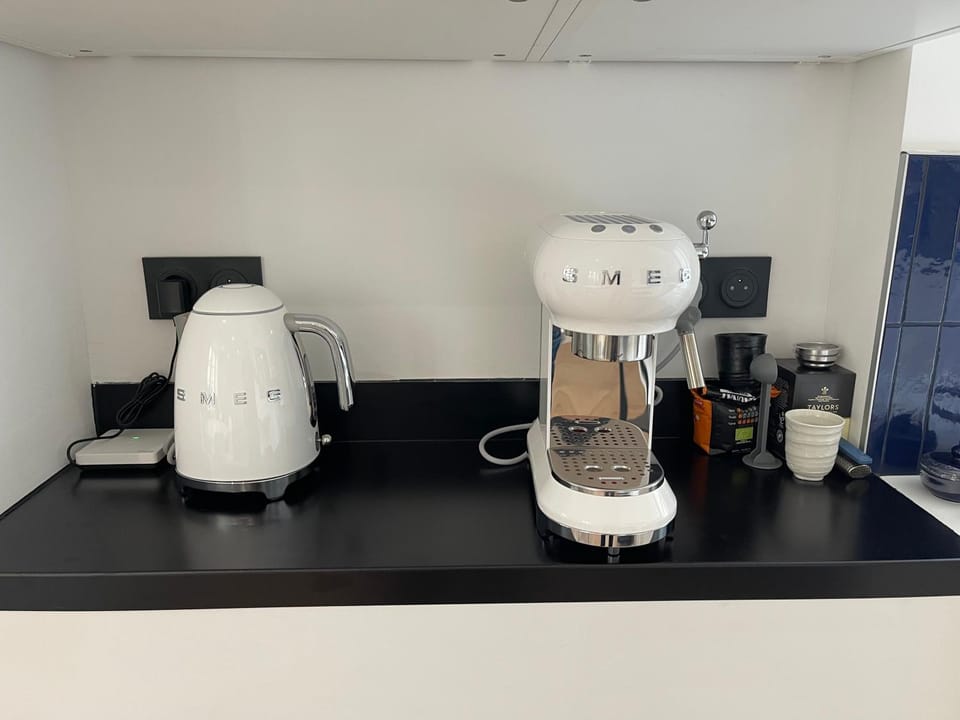 Coffee/tea facilities, Kitchen or kitchenette