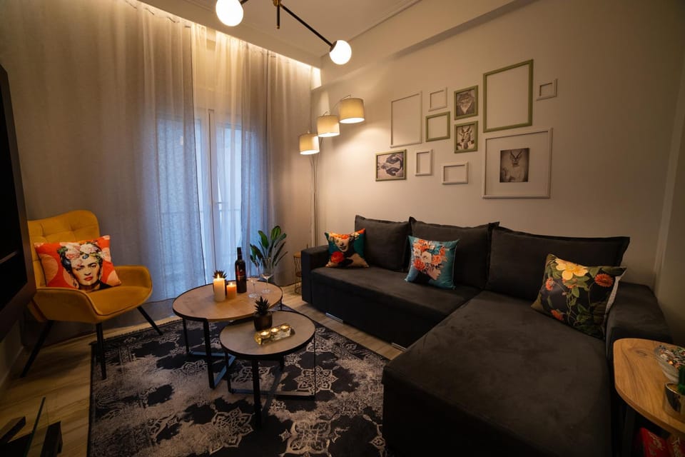 TV and multimedia, Living room, Seating area, Evening entertainment, locker