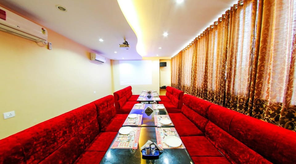 Restaurant/places to eat, Meeting/conference room