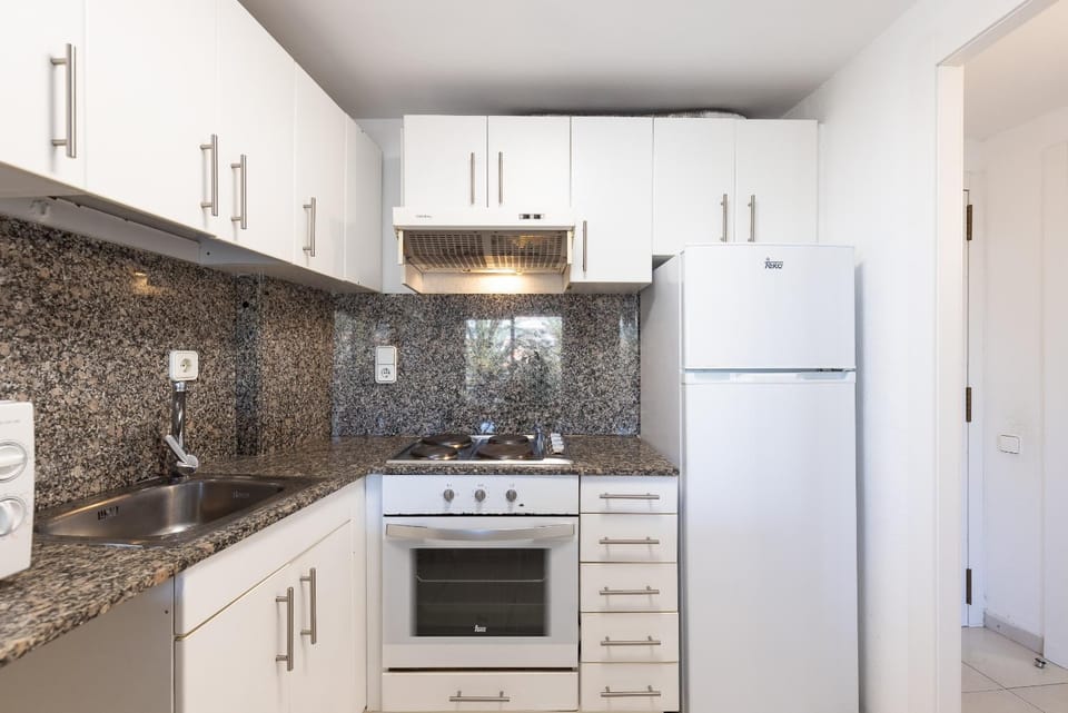 Kitchen or kitchenette, microwave, oven, stove