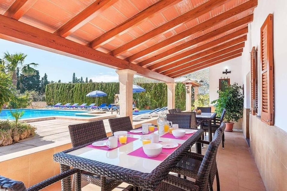 6 bedroom villa a very short to Port Pollensa by Renthousing Villa in Serra de Tramuntana