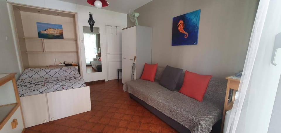 Nice studio with terrace near the sea Apartment in La Seyne-sur-Mer