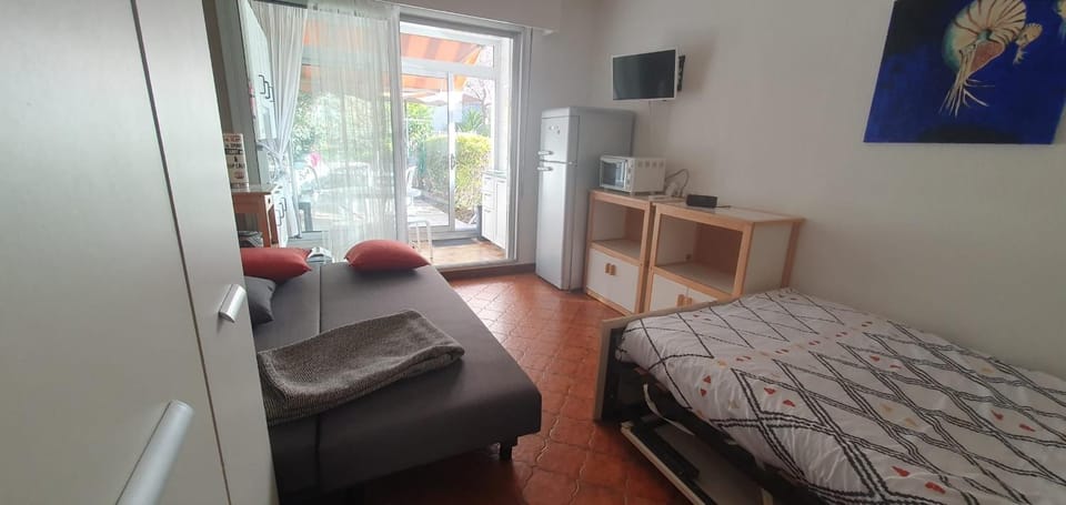Nice studio with terrace near the sea Apartment in La Seyne-sur-Mer