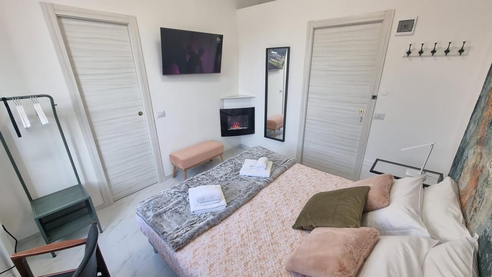 TV and multimedia, Bedroom, flat iron, towels, wardrobe
