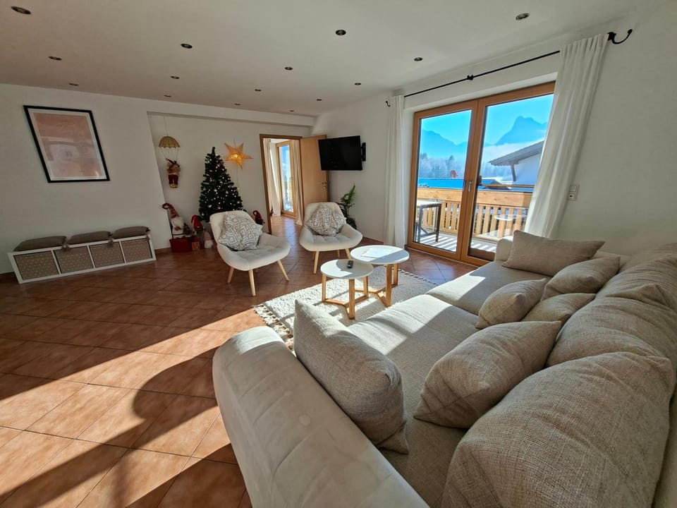 Natural landscape, TV and multimedia, Living room, Seating area, Mountain view