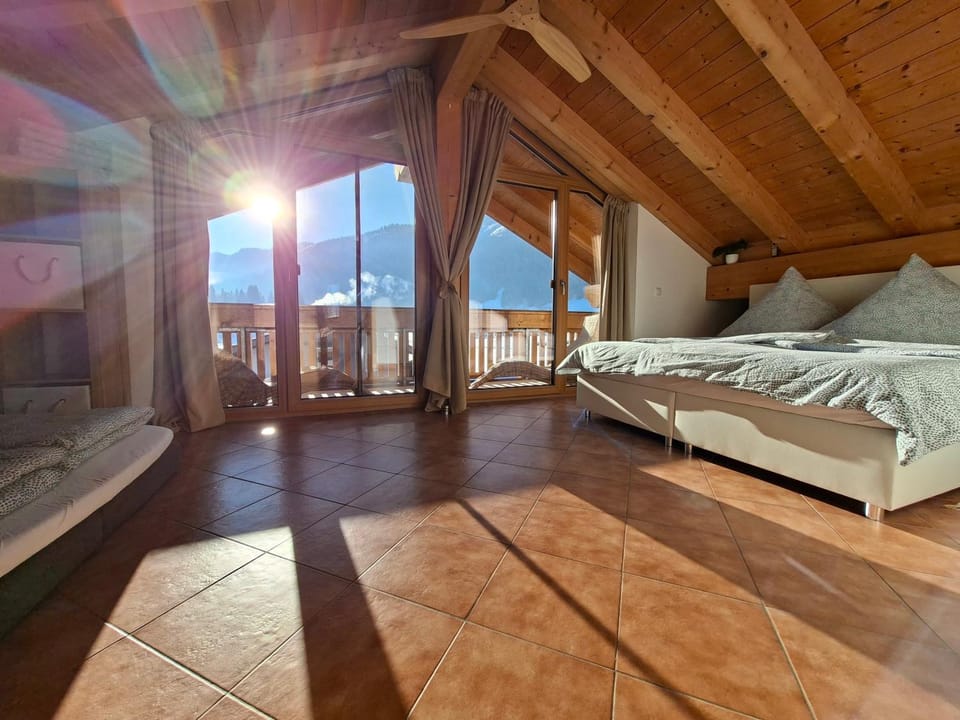 Bed, View (from property/room), Balcony/Terrace, Photo of the whole room, Bedroom, Mountain view