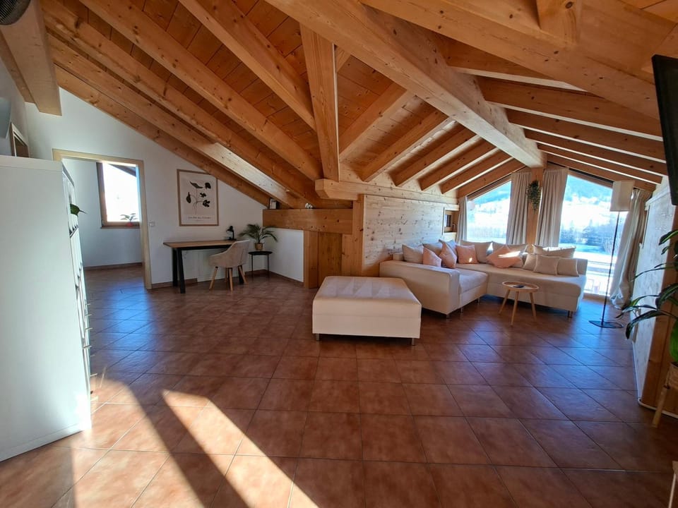 Bed, TV and multimedia, Living room