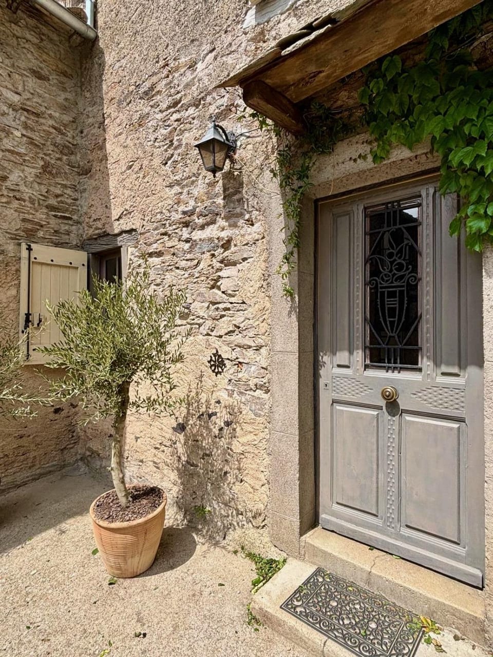 Gîte 'à la campagne' met gedeeld zwembad. House in Occitanie