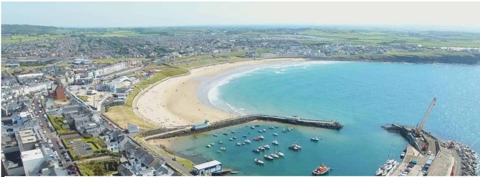 Harbour Apt Step to Beach & Bars- Princess Green 1 Apartment in Portrush