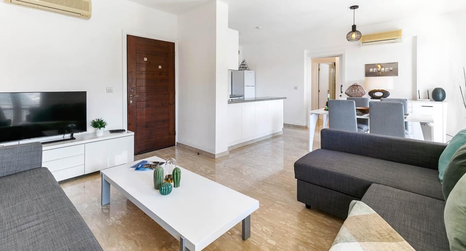 TV and multimedia, Kitchen or kitchenette, Living room, Other, Seating area, Dining area