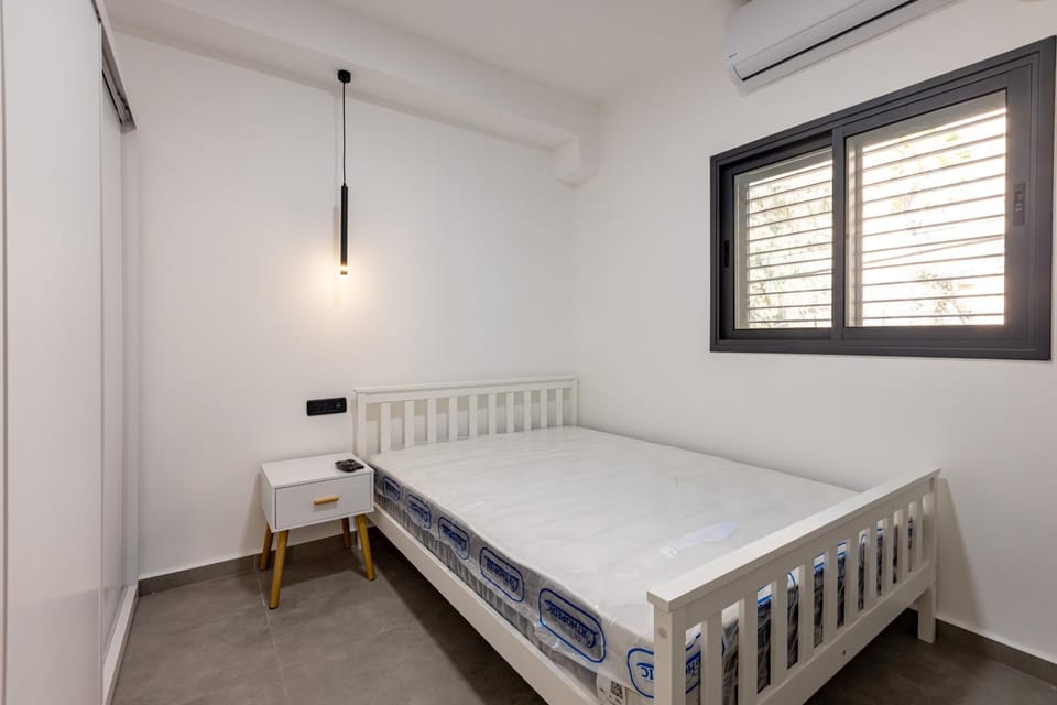 Bed, Bedroom, air conditioner